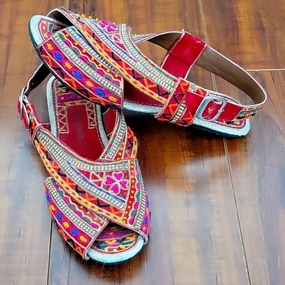 Multi-colored embroidery sandals - Picture 3 of 4